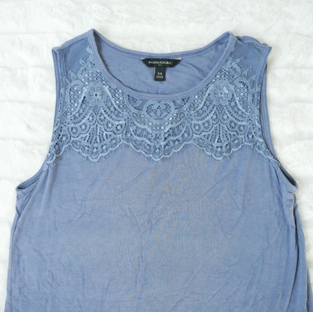 ⭐ 3/$15 ⭐ Banana Republic sleeveless top